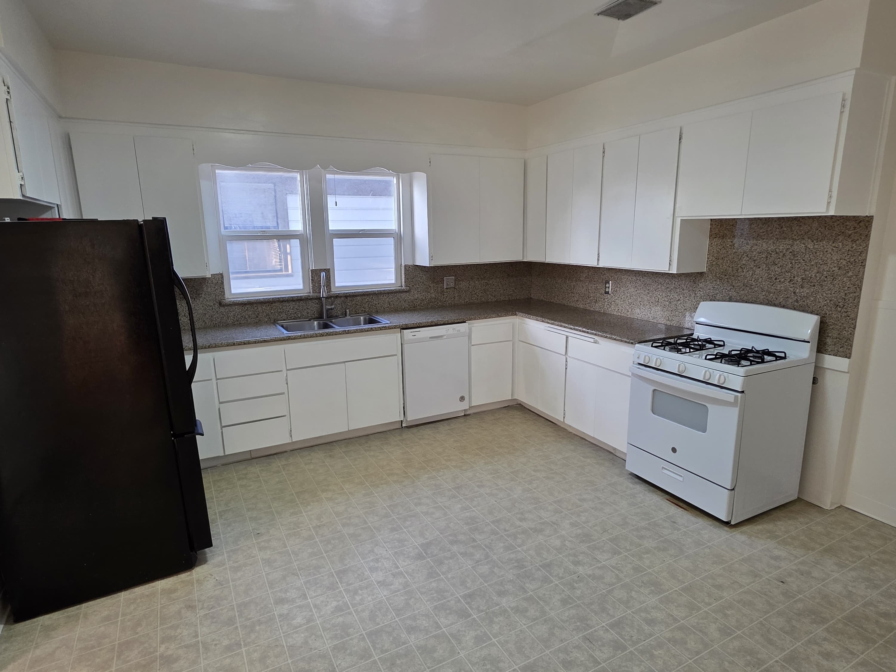 2025 Washington Avenue - 1 - ebebc4b63a8f4ff3b1cd1ac01ffb7ea6.jpg